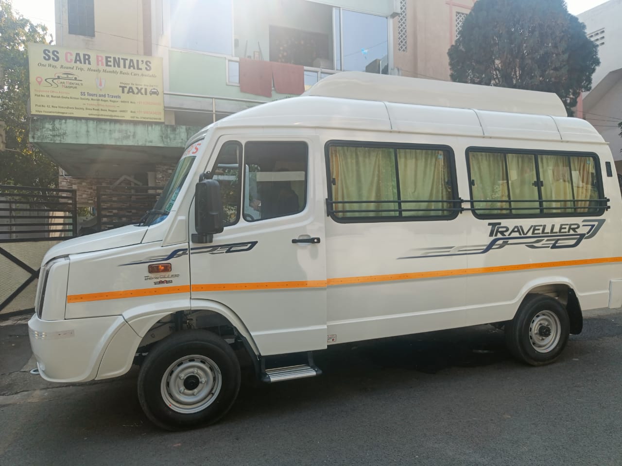 13 Seater Tempo Traveller In Nagpur